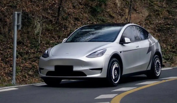 特斯拉model y多少錢一輛 model y售價(jià)28萬一輛(落地29萬)