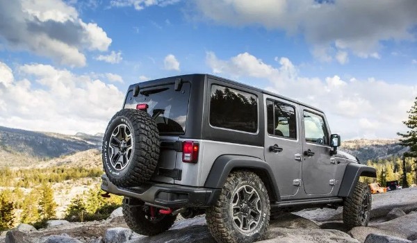 牧馬人分期首付多少錢 分期首付14萬(wàn)(36期月供10239元)