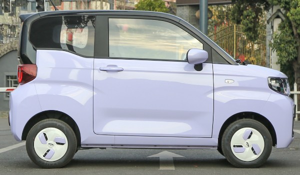 奇瑞qq冰淇淋電動(dòng)車價(jià)格及圖片 2022款冰淇淋售價(jià)3萬(wàn)(落地價(jià)4萬(wàn))