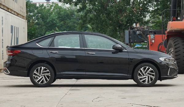 大眾朗逸2023新款現(xiàn)在的價(jià)位 2023款朗逸售價(jià)11萬(wàn)(分期首付3萬(wàn))