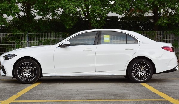 奔馳c級(jí)2023款多少錢 2023款奔馳c級(jí)售價(jià)33萬(wàn)(落地價(jià)37萬(wàn))