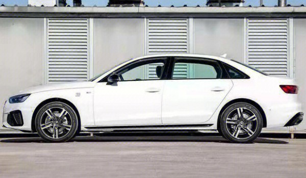 奧迪a4l分期首付多少錢(qián) 分期首付7萬(wàn)(36期月供5338元)