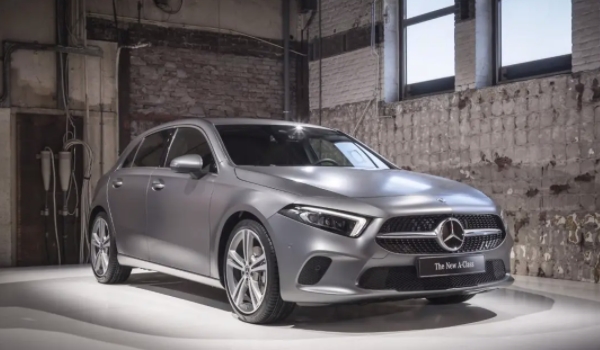 奔馳a級(jí)車(chē)型有哪些 奔馳a級(jí)車(chē)型有兩款（奔馳A180，奔馳A200L）