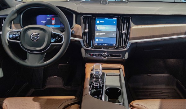 沃爾沃v90怎么樣值不值得買 油耗實測9.8L(輸出馬力250匹)