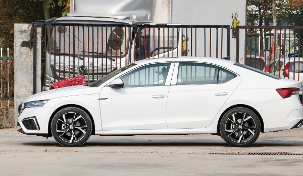 斯柯達(dá)明銳分期首付月供多少 分期首付4萬(wàn)(36期月供3008元)