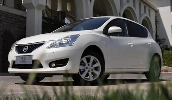 日產(chǎn)騏達(dá)和大眾polo哪個(gè)好 騏達(dá)馬力可達(dá)122匹(車身長(zhǎng)達(dá)4.3米)