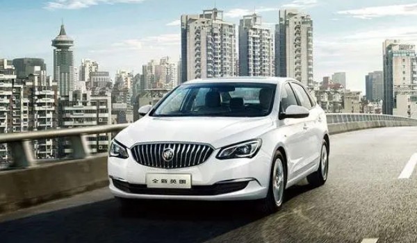 別克英朗和大眾朗逸哪個好 朗逸車身長達(dá)4.6米(英朗馬力達(dá)163匹)