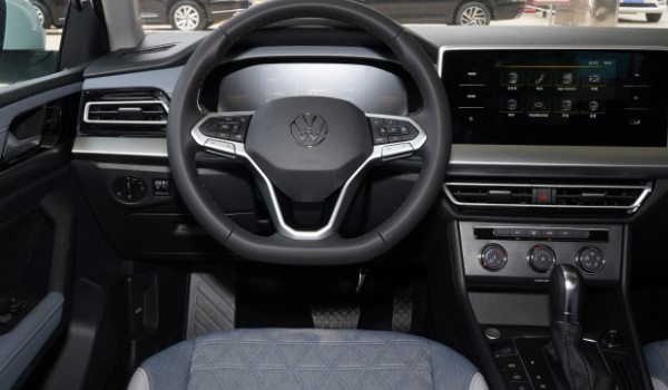 別克英朗和大眾朗逸哪個好 朗逸車身長達(dá)4.6米(英朗馬力達(dá)163匹)