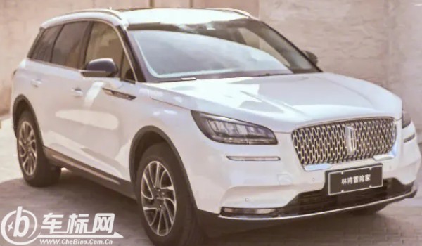 奧迪q3和林肯冒險(xiǎn)家對(duì)比哪個(gè)好 冒險(xiǎn)家動(dòng)力更強(qiáng)(車身長(zhǎng)達(dá)4.6米)