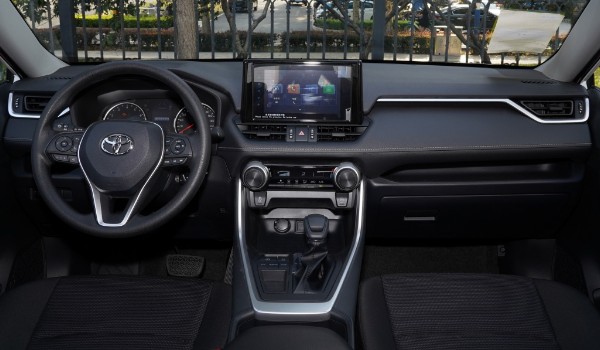 豐田榮放這款車怎么樣值得買嗎 油耗實測8.8L(馬力可達171匹)