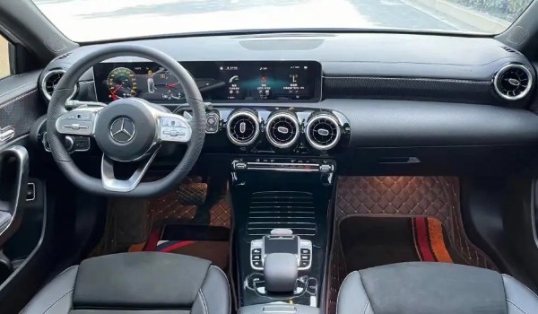 奔馳a級2023新款多少錢一輛 2023款a級售價(jià)21萬(分期首付6萬)