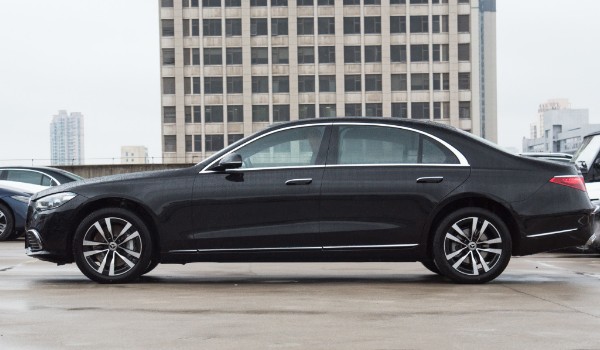 奔馳s級(jí)分期付款首付多少錢 分期首付28萬(36期月供19798元)