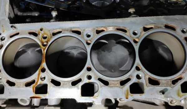 大眾攬境是什么發(fā)動機(jī) 2.5T六缸發(fā)動機(jī)(馬力可達(dá)299匹)