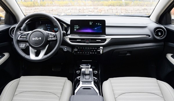 起亞k3怎么樣值得買嗎 油耗實測7.5L(輸出馬力可達140匹)