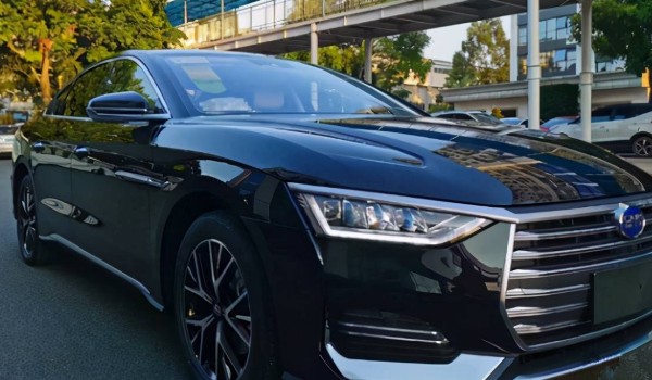 比亞迪e9配置參數(shù) 續(xù)航可達506km(車身長達4.9米)