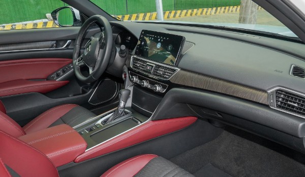 本田英仕派這車怎么樣值得買嗎 馬力可達194匹(油耗實測7.7L)