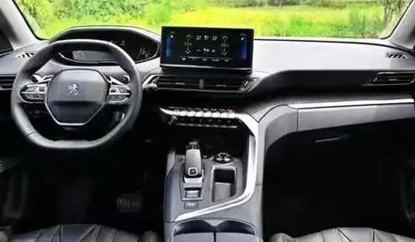 標(biāo)致4008這款車值得入手嗎 輸出馬力211匹(油耗實(shí)測(cè)8.2L)