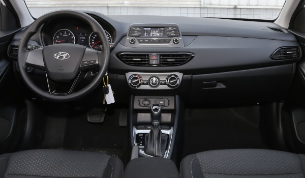 現(xiàn)代悅動(dòng)這車怎么樣值得買嗎 馬力可達(dá)123匹(油耗實(shí)測7.8L)