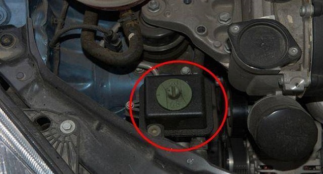 變速箱油多長時間換一次，不同車型更換時間不同根據(jù)保養(yǎng)手冊說明進行更換