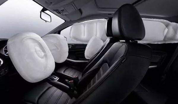 現(xiàn)代庫斯途幾個(gè)安全氣囊 六個(gè)安全氣囊(安全性較高)