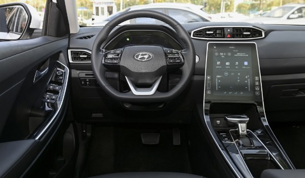 現(xiàn)代ix25油耗多少錢(qián)一公里 油耗一公里5毛錢(qián)(燃油經(jīng)濟(jì)性高)