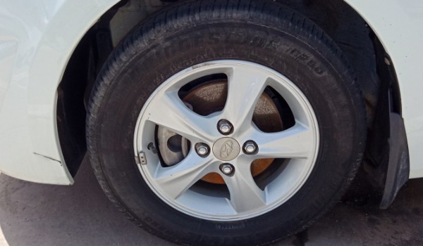 現代悅納輪胎尺寸是多少 輪胎規(guī)格為195/55 r16