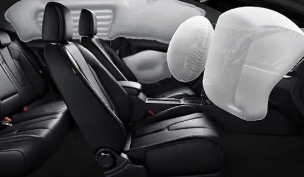 標(biāo)致2008有幾個(gè)氣囊 搭載4個(gè)氣囊(安全性比較高)