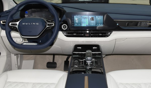 五菱凱捷2022款七座圖片及報(bào)價(jià) 新車售價(jià)8萬一輛(沒有7座版)