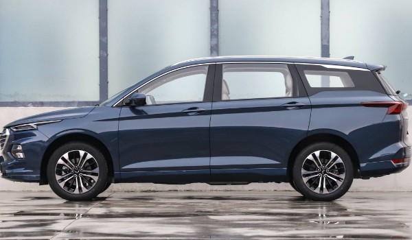 五菱凱捷和五菱佳辰哪個(gè)好 佳辰動(dòng)力強(qiáng)(凱捷車長4.8米)