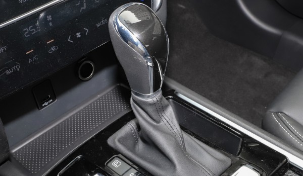 啟辰t90變速箱油多久換一次 每4萬公里(自動(dòng)擋操作方便)