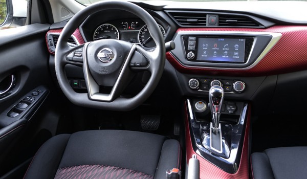 藍鳥和飛度比哪個更好 藍鳥車長4.6米(配置功能豐富)