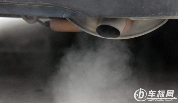 汽車尾氣超標(biāo)怎么解決 更換火花塞、三元催化器、清理進排氣系統(tǒng)