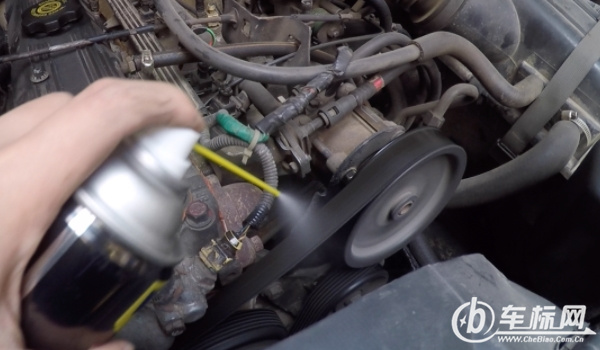 發(fā)動機皮帶吱吱響是怎么回事 皮帶松緊故障、緊張輪失效、震動劇烈