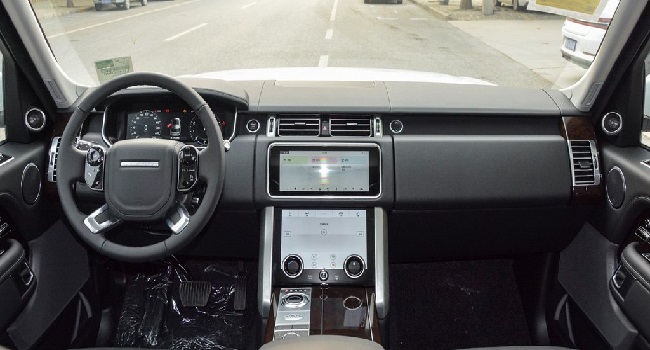 路虎攬勝2022款報價及圖片，售價區(qū)間142.8萬-332.8萬元