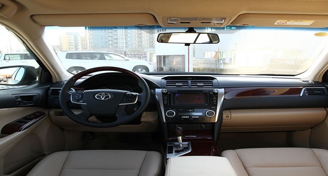 凱美瑞2.0豪華版落地價2022，指導(dǎo)價區(qū)間為17.98萬-26.98萬