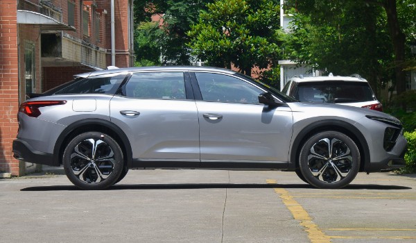 凡爾賽c5x油耗一公里多少錢(qián) 消耗6毛錢(qián)(排量影響油耗)