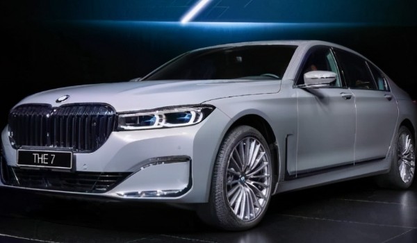 寶馬7系和奔馳s級哪個更好 s級動力更強(7系配置豐富)