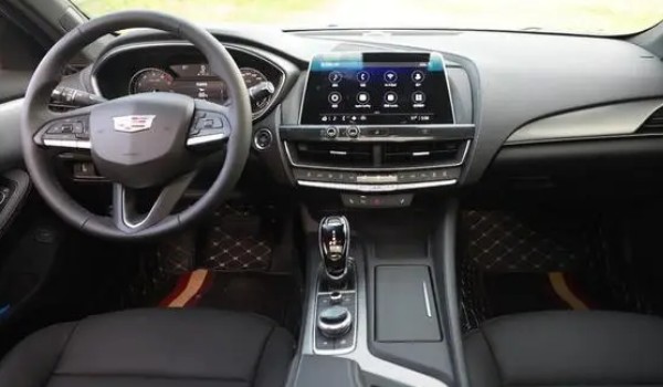 邁騰和凱迪拉克ct5哪個(gè)好 ct5動(dòng)力更強(qiáng)(車長4.9米)