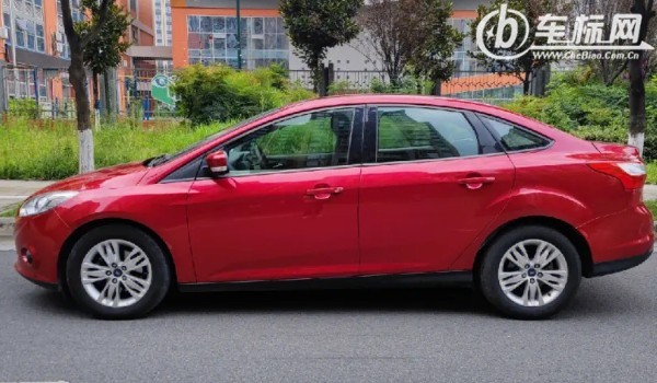 ?？怂购陀⒗誓膫€(gè)好 福克斯動(dòng)力更強(qiáng)(英朗車長4.6米)