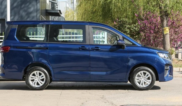 王牌m7圖片及價(jià)格 新車售價(jià)5萬一輛(分期首付1萬)