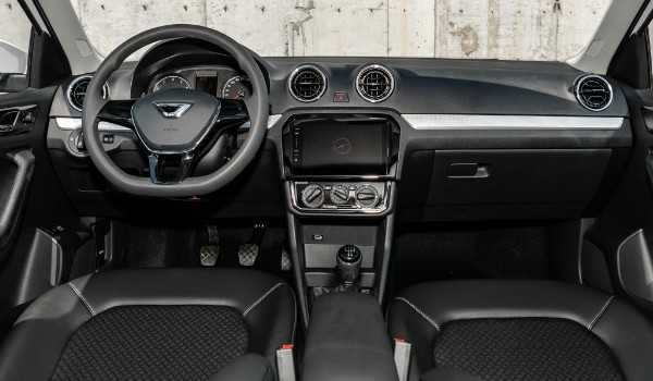 捷達(dá)va3和桑塔納哪個(gè)好 捷達(dá)va3車長(zhǎng)4.5米(配置豐富)