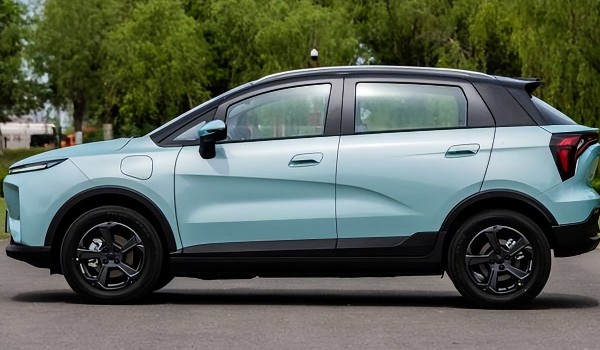 幾何e和海豚哪個(gè)好 海豚車長4.1米(配置功能豐富)