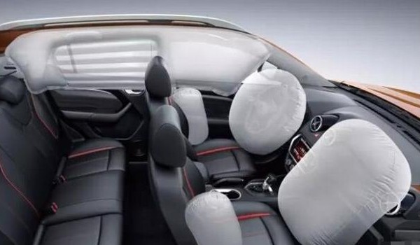 嘉際phev有幾個氣囊 搭載了8個氣囊(安全性很高)