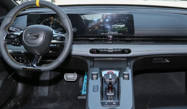 mg5天蝎座和影豹哪個(gè)好 天蝎座動(dòng)力強(qiáng)(影豹軸距2736mm)