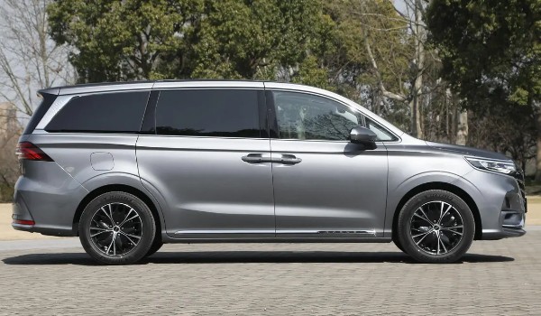 榮威imax8報(bào)價(jià)及圖片 2023款新車(chē)18萬(wàn)(分期首付5萬(wàn))