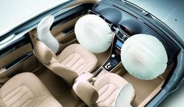 型格有幾個(gè)氣囊組成 搭載了10個(gè)(安全性很高)