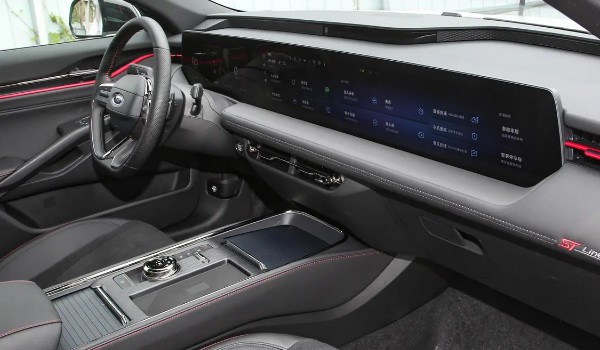 福特evos和大眾途觀l怎么選 evos動(dòng)力更強(qiáng)(車(chē)長(zhǎng)4.9米)