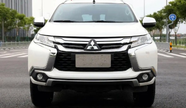 帕杰羅2022款圖片及價(jià)格 新車售價(jià)35萬(二手僅19萬)