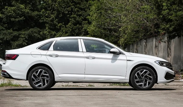 大眾速騰和豐田卡羅拉哪個好 速騰車長4.7米(動力更強(qiáng))