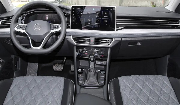 大眾速騰和豐田卡羅拉哪個好 速騰車長4.7米(動力更強(qiáng))